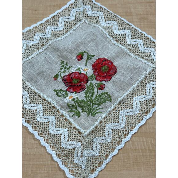 Embroidered Table Cloth And Matching Napkin Poppies Daisys And Lace - Picture 2 of 4